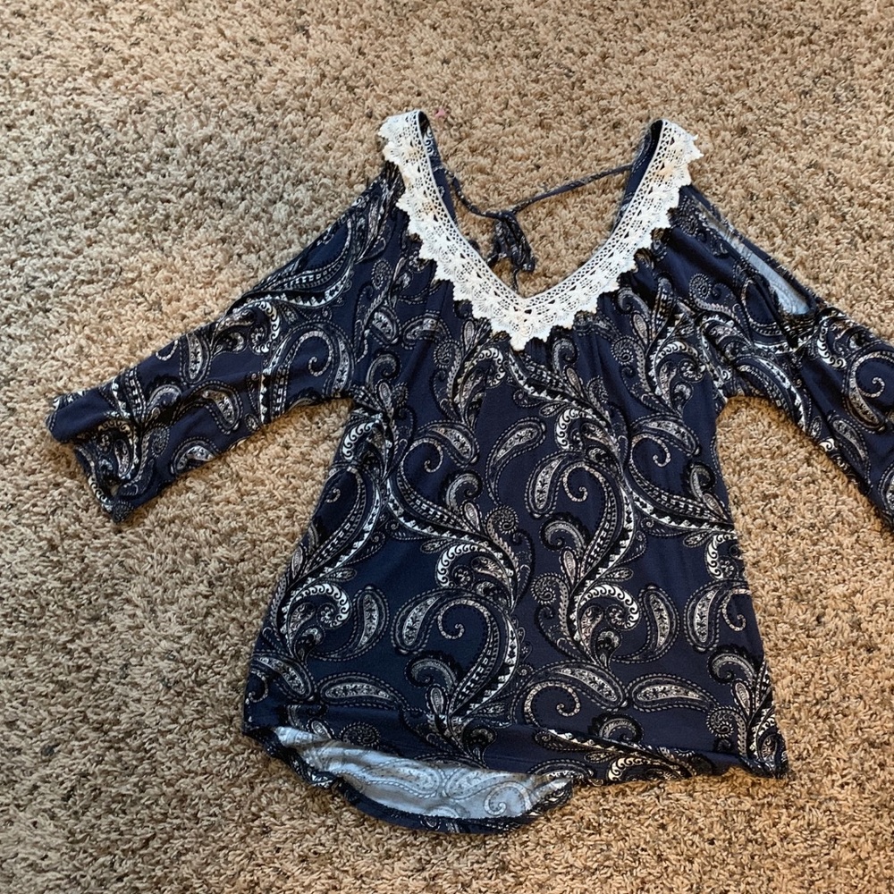 Light quarter sleeve shirt